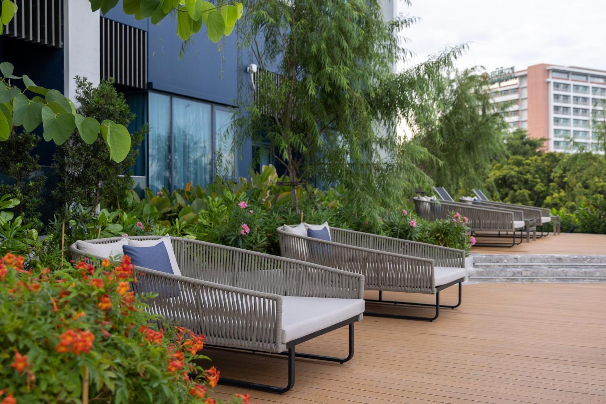 S Sriracha Hotel & Residence Си Рача Екстериор снимка