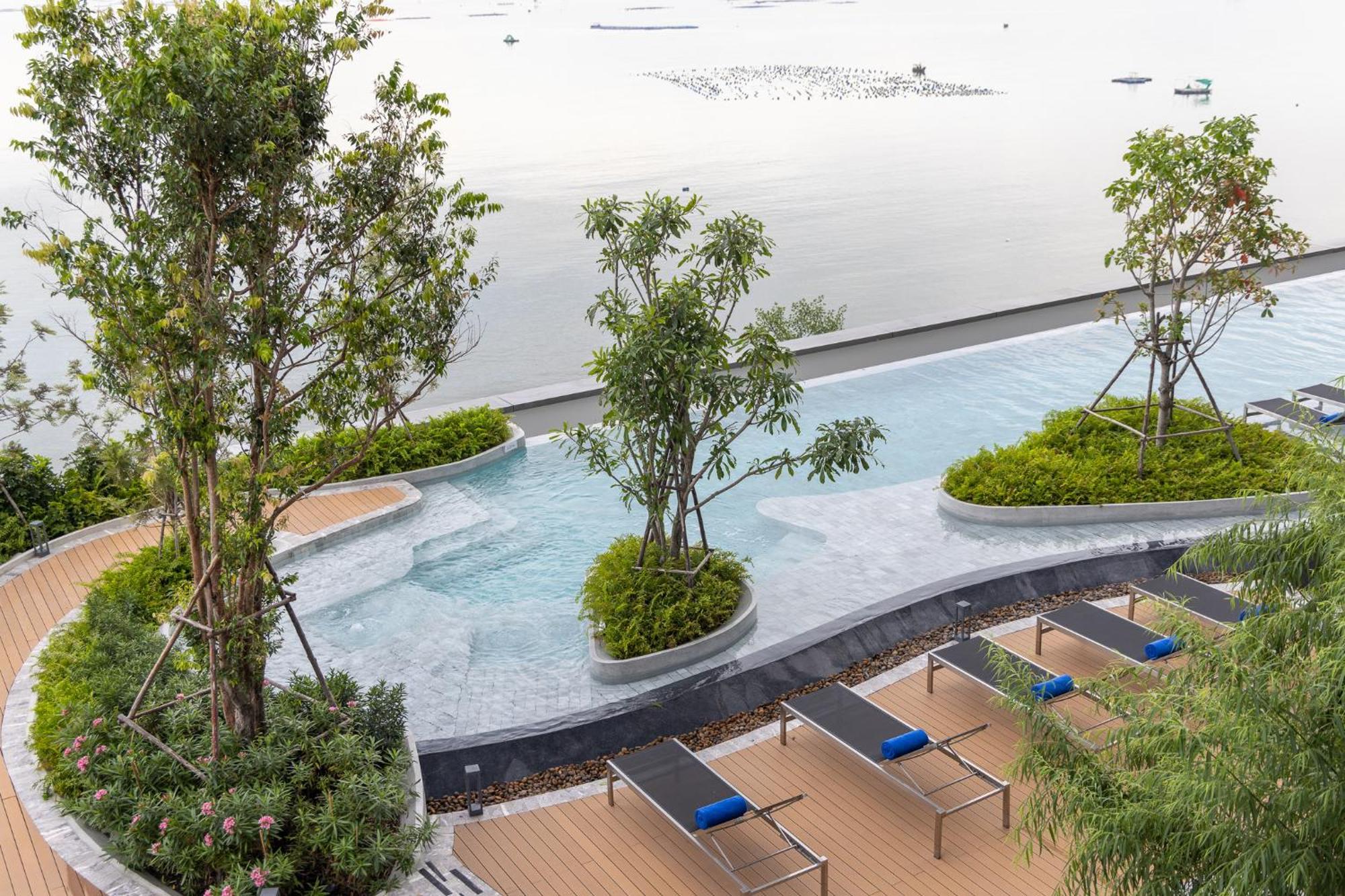 S Sriracha Hotel & Residence Си Рача Екстериор снимка