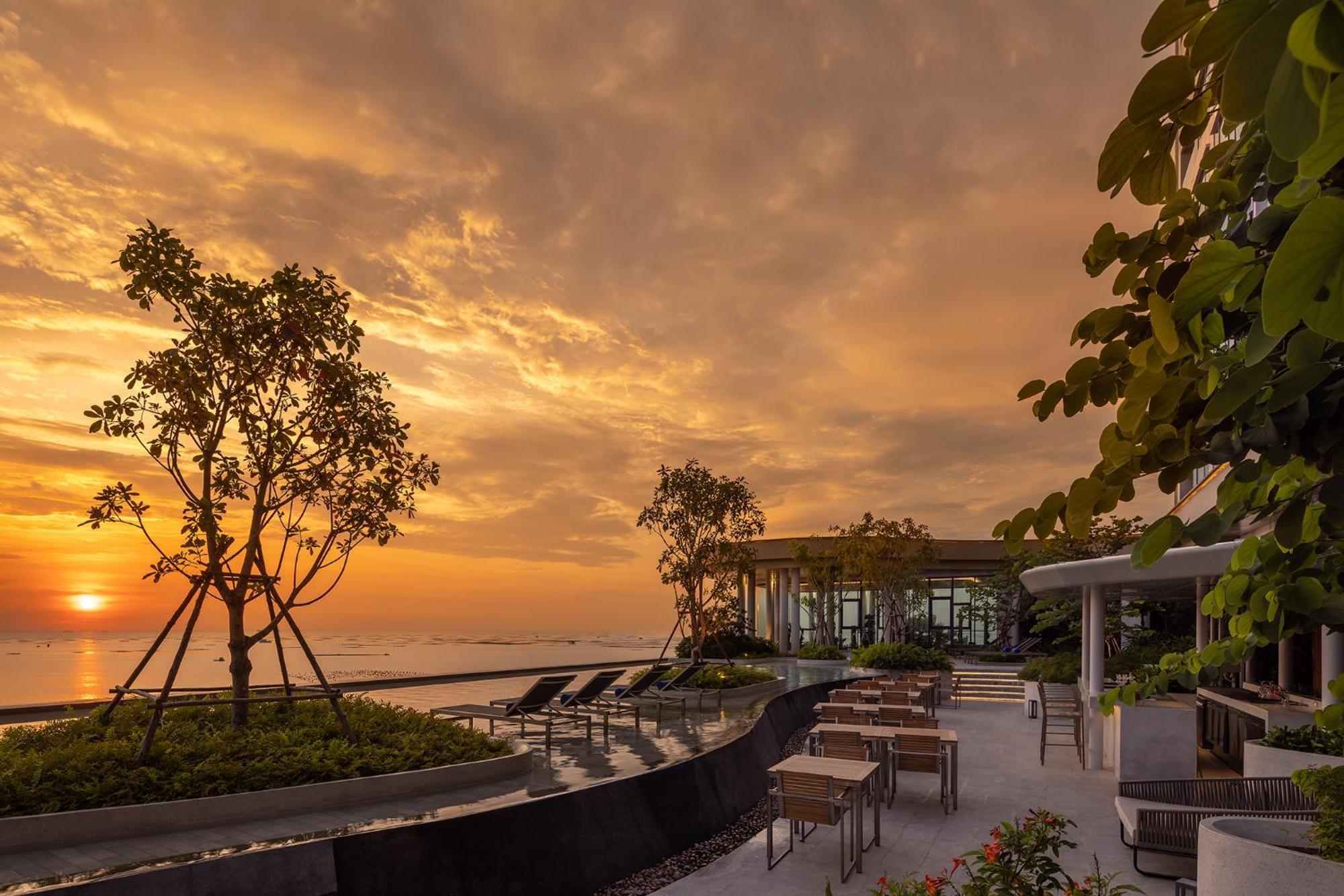 S Sriracha Hotel & Residence Си Рача Екстериор снимка